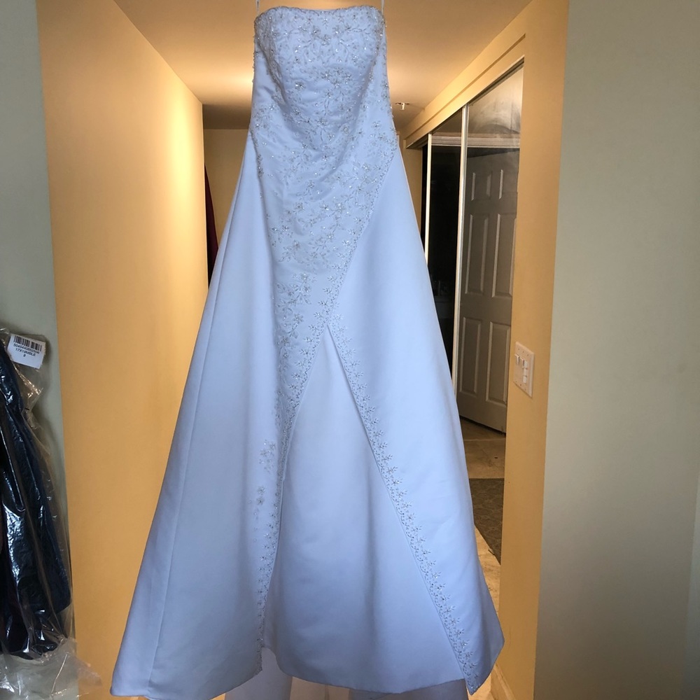 Wedding dress - Picture 3 of 8